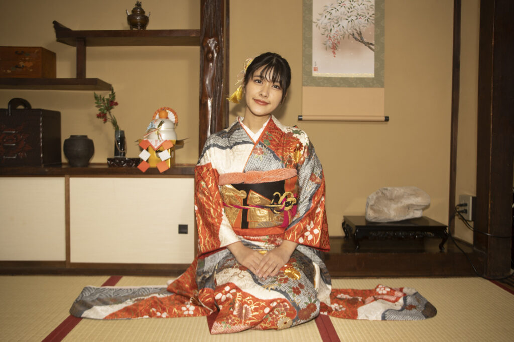 掛け軸の花鳥画とは？歴史・技法・時代ごとの特徴を徹底解説のアイキャッチ画像。