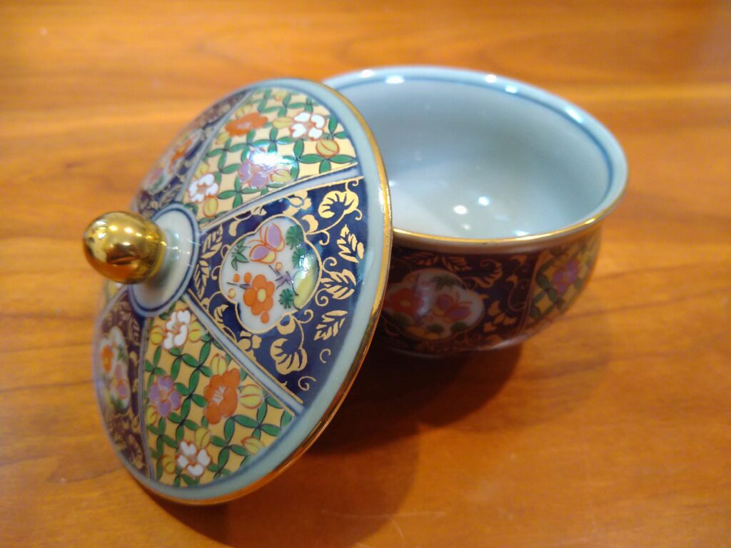 査定前にチェックしたい九谷焼茶道具の特徴的なデザイン