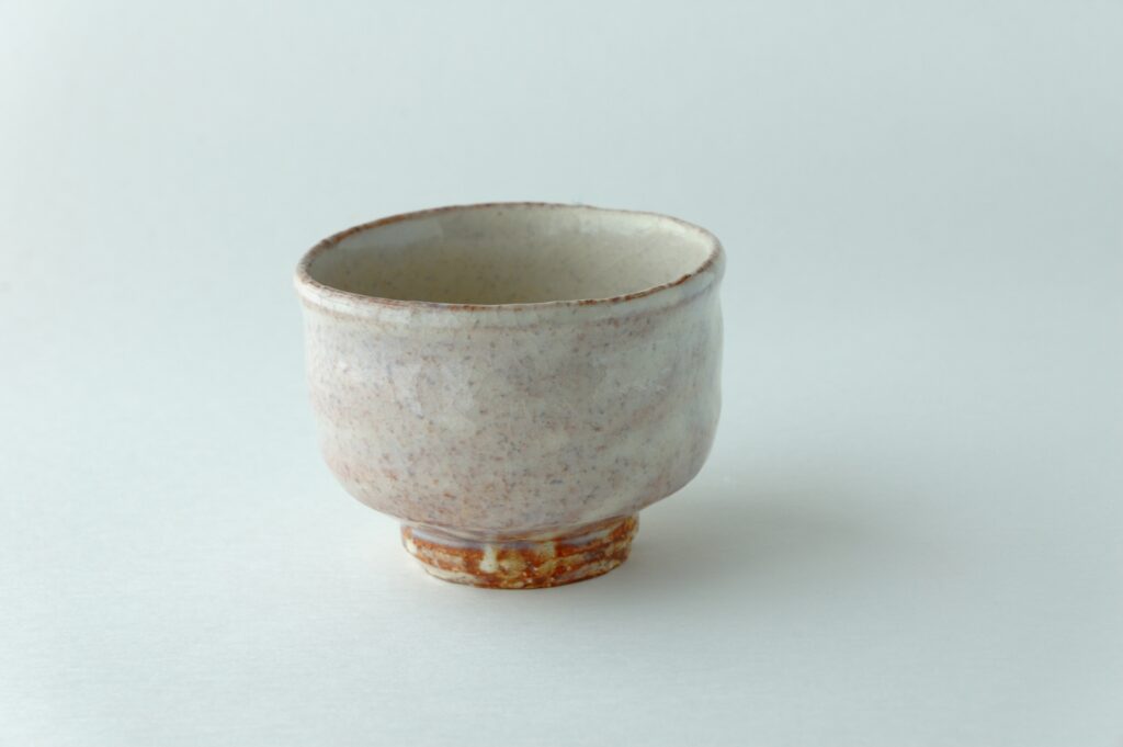 萩焼の茶碗 坂倉新兵衛の作品を象徴するやわらかな白釉と土味