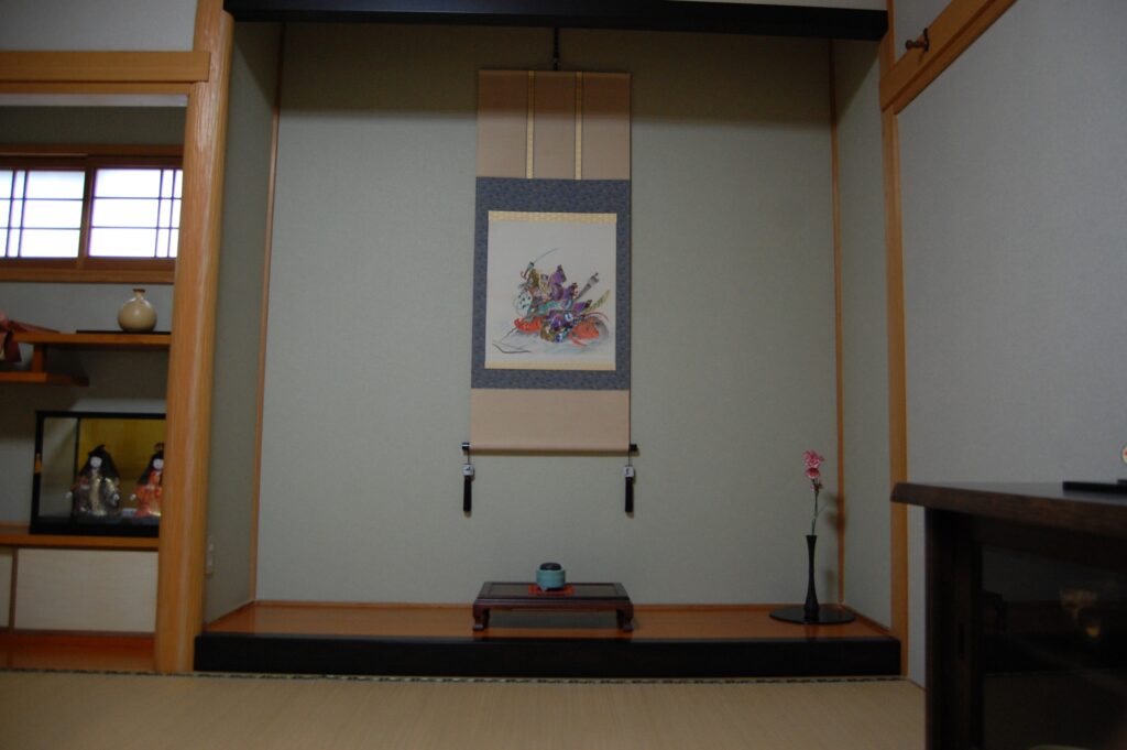 【遺品整理】汚れた掛け軸でも買取可能?査定ポイントと売却の流れを解説の記事のアイキャッチ画像