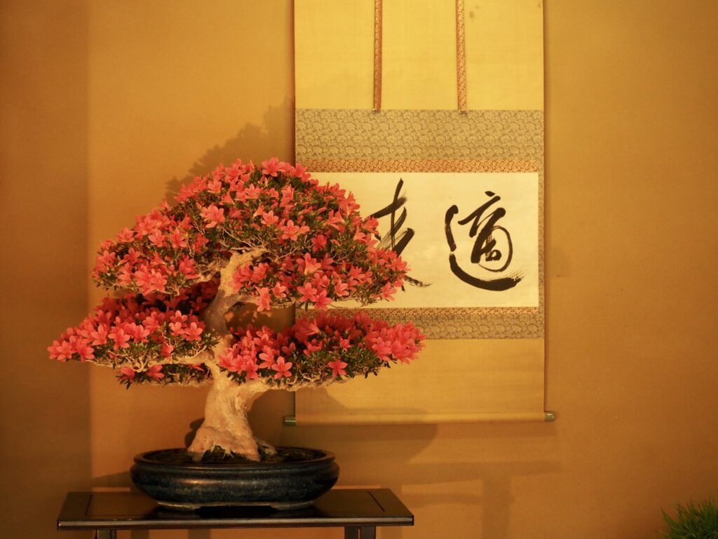 擦り傷のある掛け軸は売れる?買取価格への影響と査定で評価されるポイントの記事のアイキャッチ画像