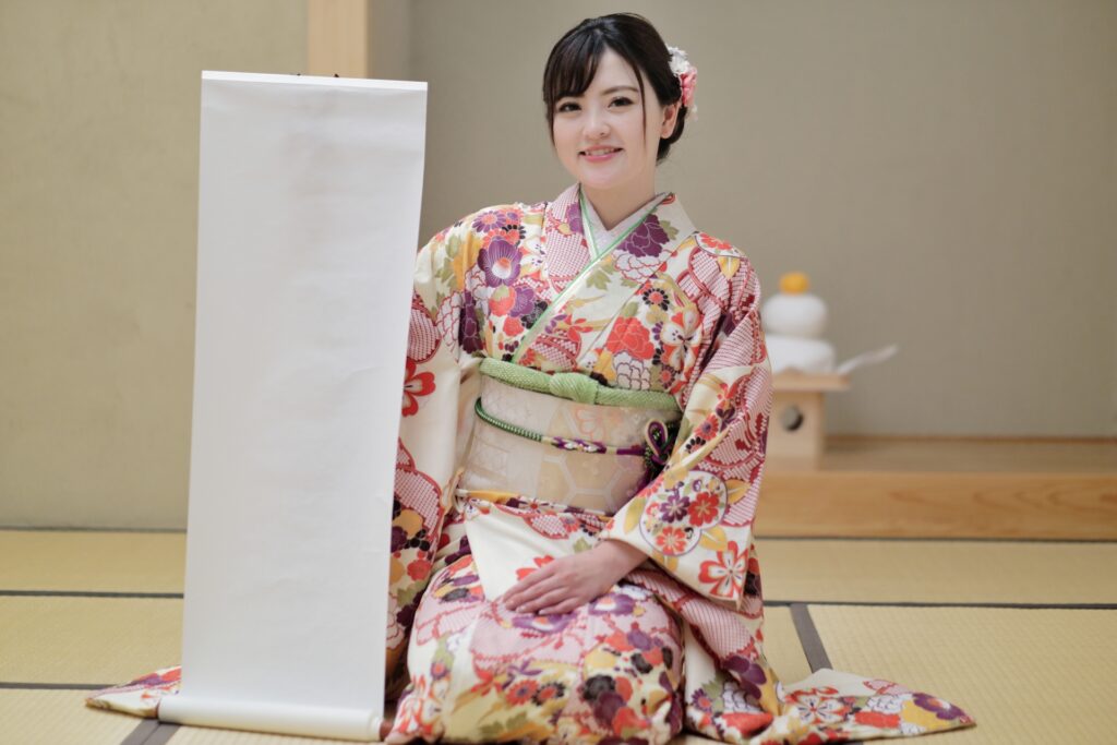 家庭保管の巻き物・掛け軸は売れる？素人保管でも買取価格がつく理由と高く売るコツの記事のアイキャッチ画像