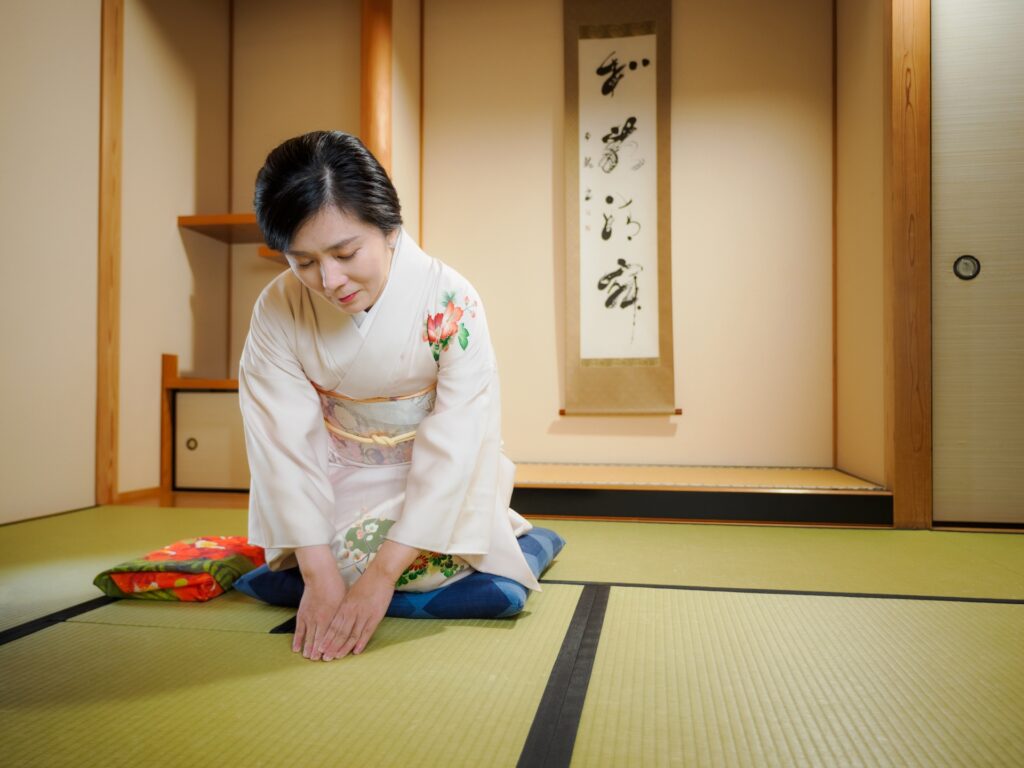 掛け軸にシミがあると価値は落ちる？査定額への影響と評価基準をプロが解説の記事のアイキャッチ画像