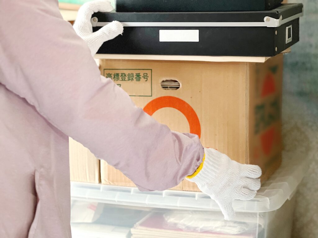 【保存の仕方で査定が変わる】傷がついた掛け軸の保管法と売却時の注意点の記事のアイキャッチ画像