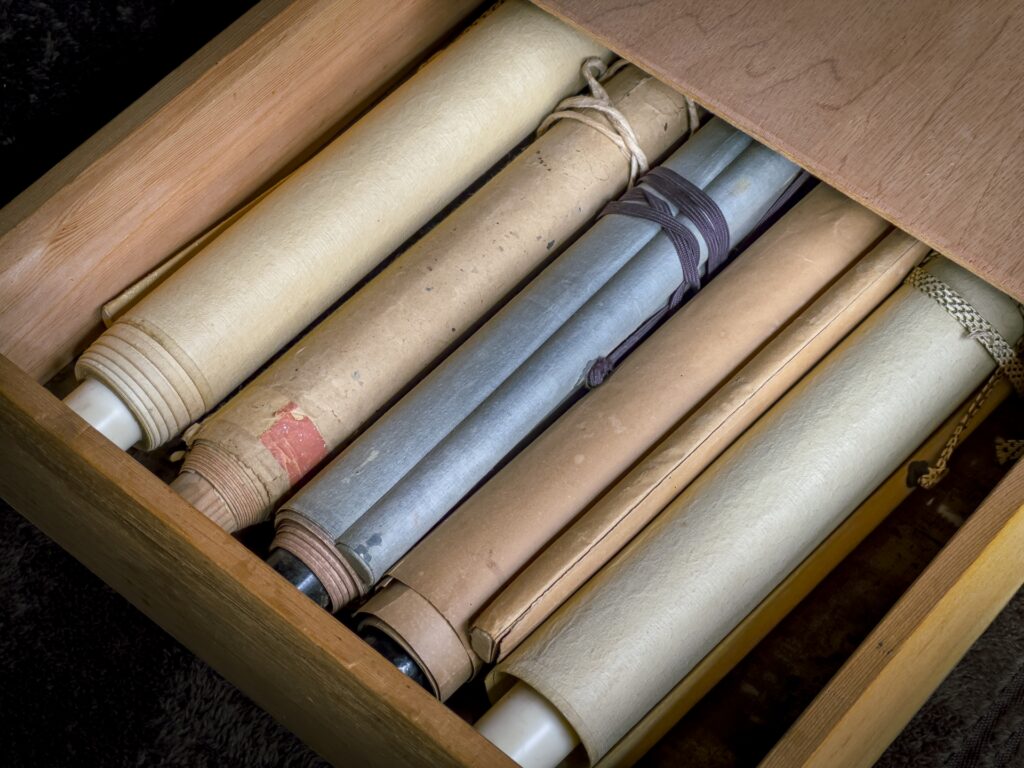 【プロが教える】箱書き付き掛け軸の真贋を見分けるチェックポイントとはの記事のアイキャッチ画像