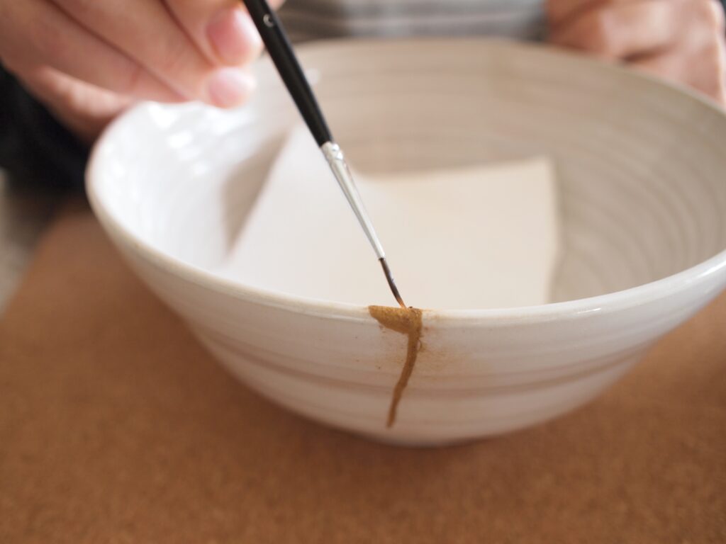 金継ぎ・陶磁器修理の工房おすすめ10選｜骨董品にも対応できる選び方を解説の記事のアイキャッチ画像