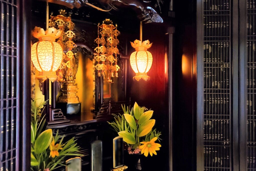 仏壇の修理・お洗濯(クリーニング)工房おすすめ10選|実家の仏壇を引き継ぐ前に知りたい選び方も解説の記事のアイキャッチ画像